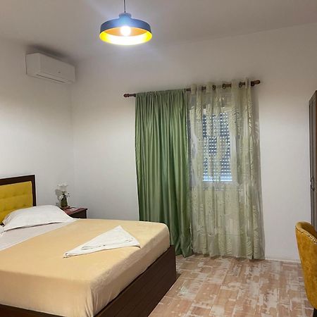 Hotel Vila C Plus Plus Berat Luaran gambar