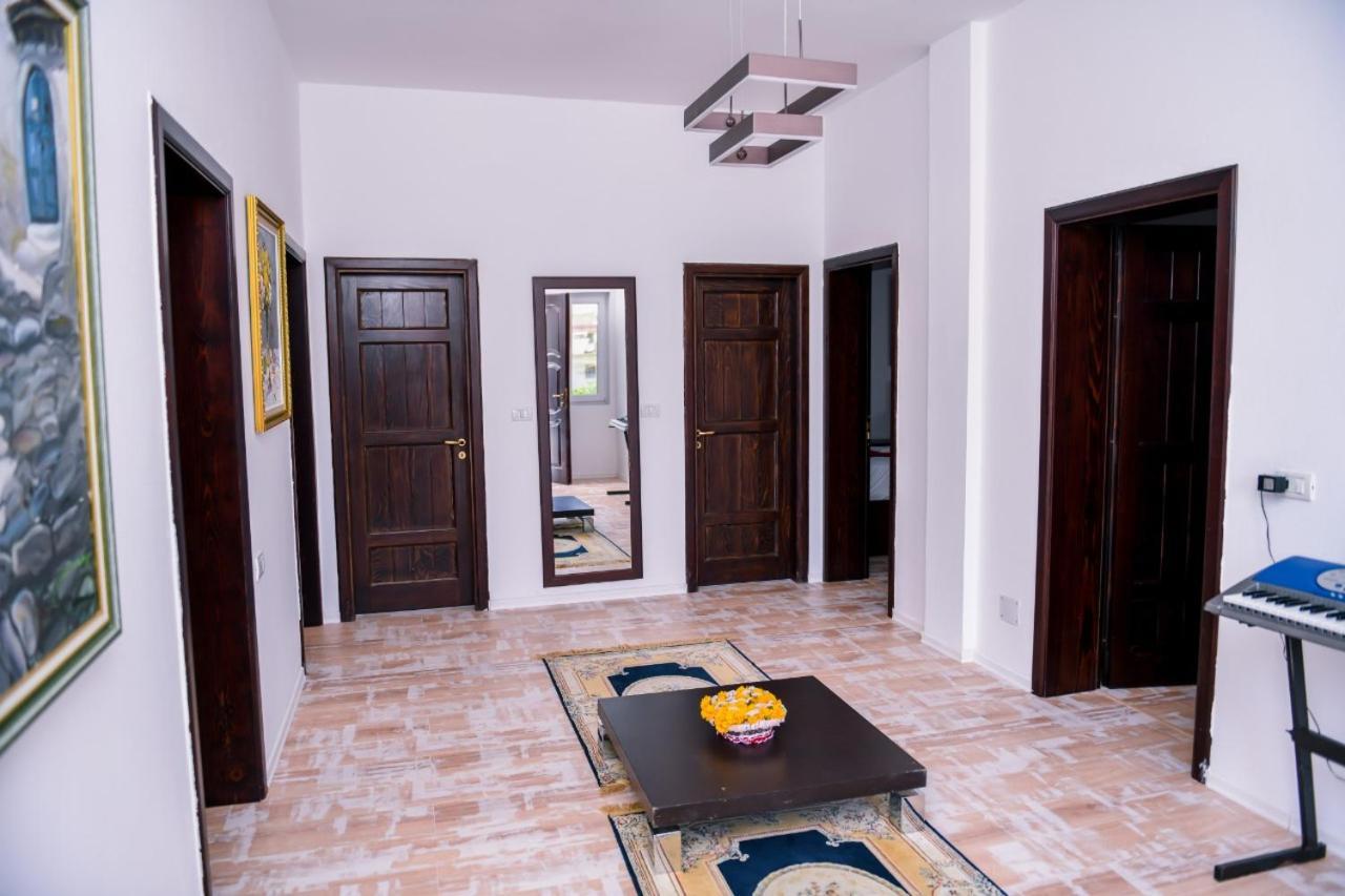 Hotel Vila C Plus Plus Berat Luaran gambar
