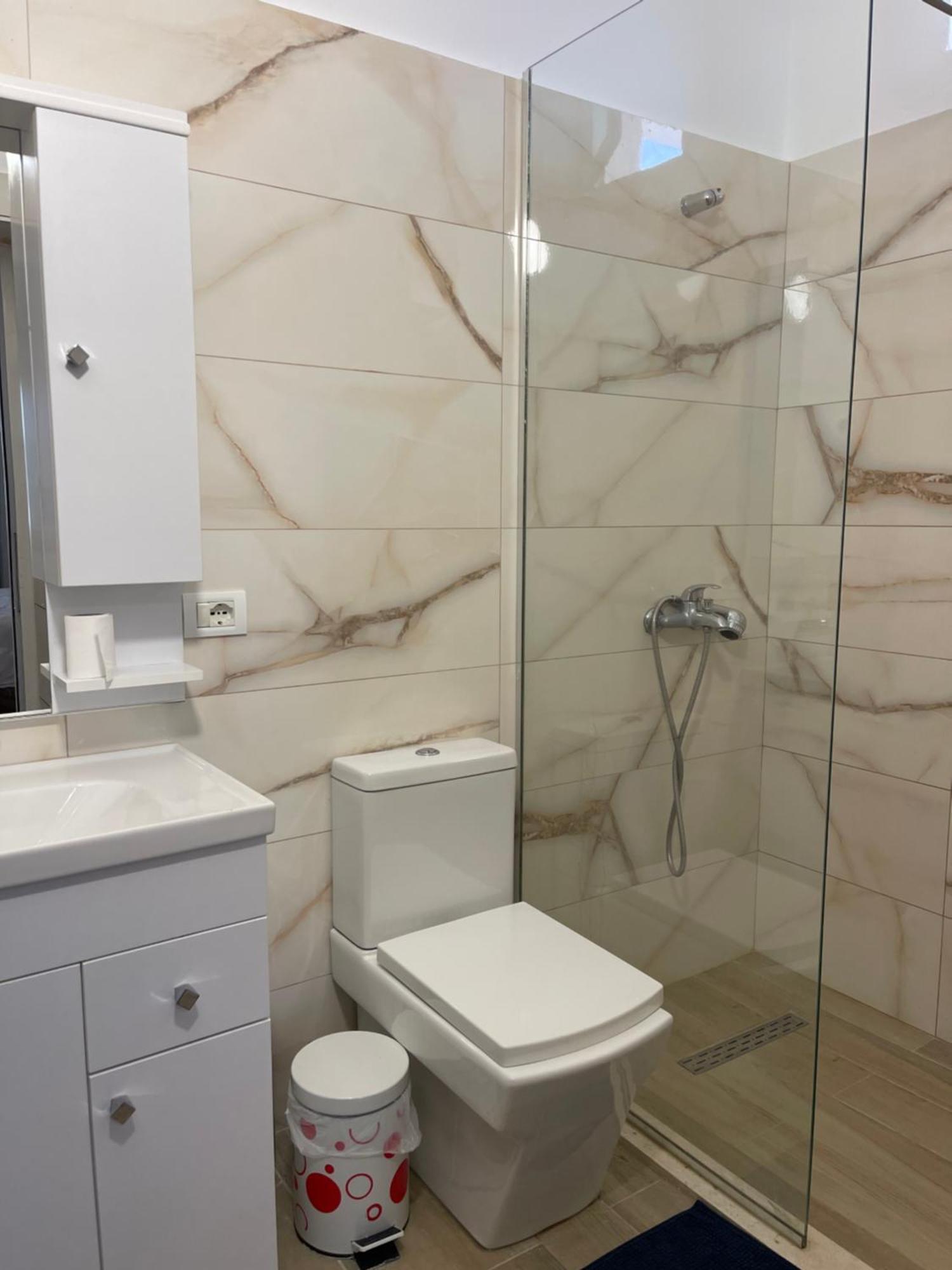 Hotel Vila C Plus Plus Berat Luaran gambar