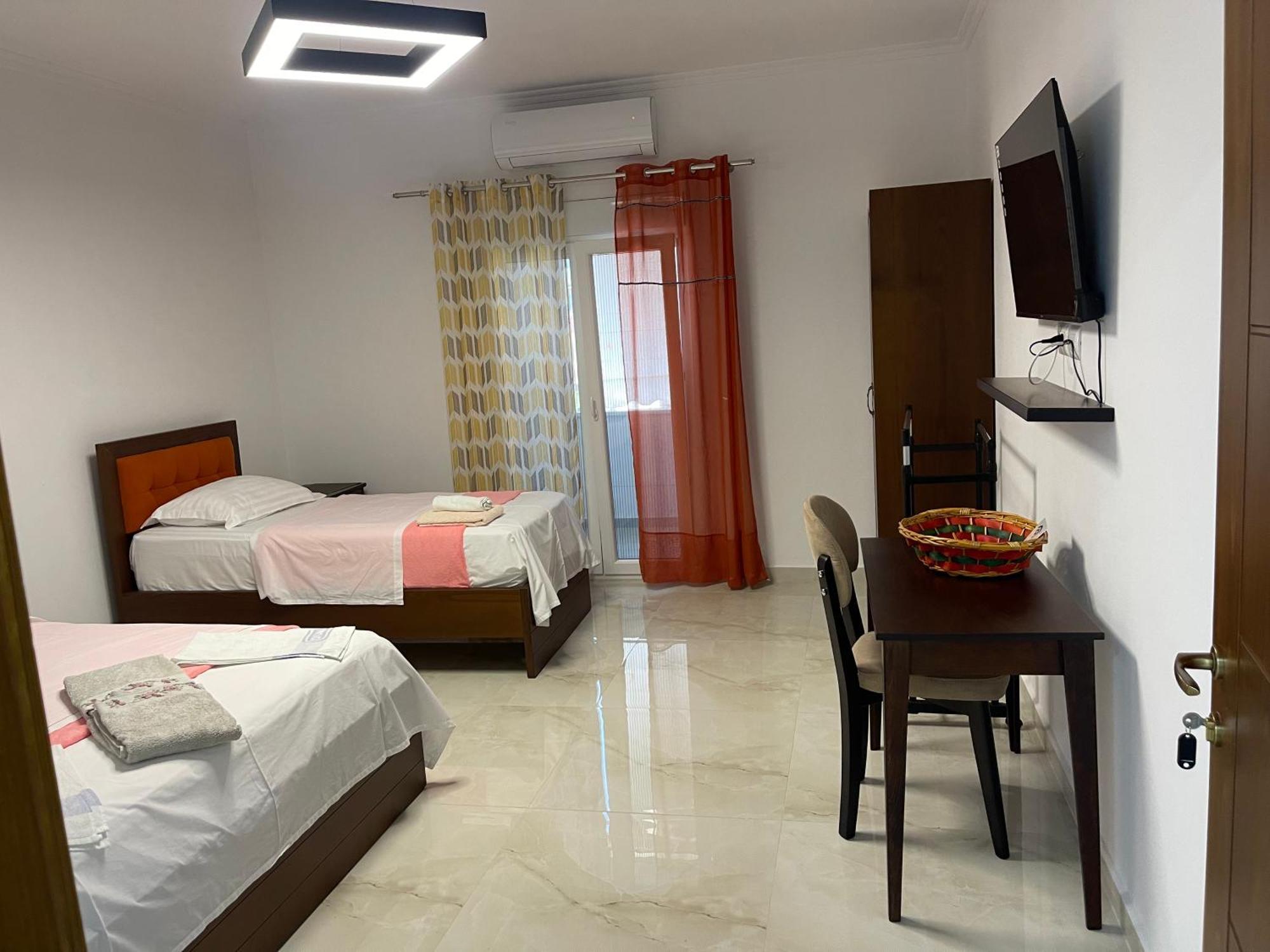 Hotel Vila C Plus Plus Berat Luaran gambar