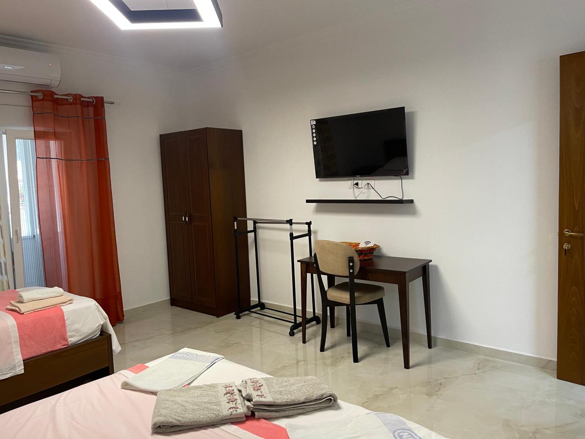 Hotel Vila C Plus Plus Berat Luaran gambar